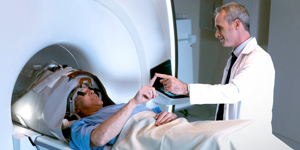 Szpital Medicover z innowacyjnym leczeniem drżenia samoistnego i drżennej postaci choroby Parkinsona