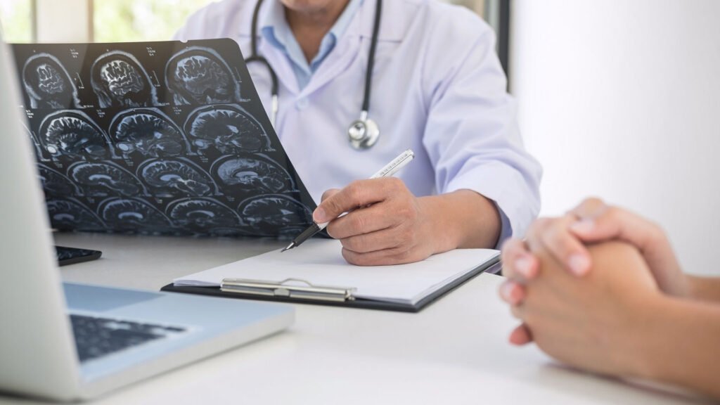 Stanowisko ekspertów klinicznych: Pacjenci powinni mieć dostęp do wysoko efektywnych terapii SM od razu po diagnozie