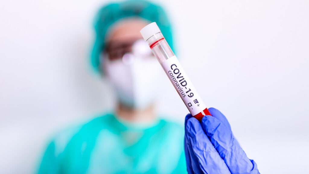 Przeciwciała monoklonalne pomogą leczyć COVID-19 – wyniki badania klinicznego TACKLE