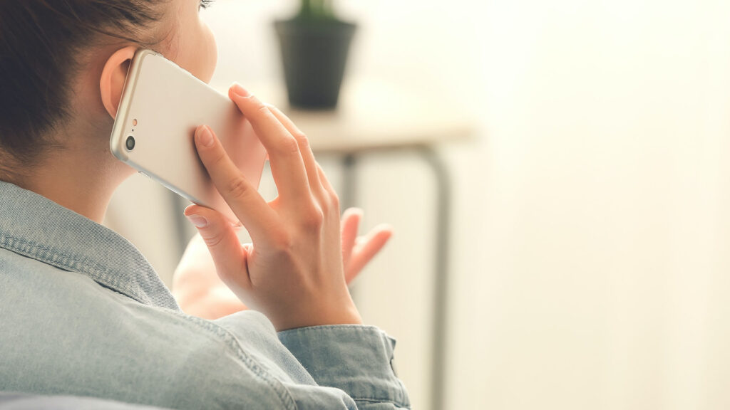 Częste rozmowy przez telefon komórkowy wpływają na ryzyko nadciśnienia tętniczego. Odkrycie może być kluczowe dla profilaktyki tego schorzenia