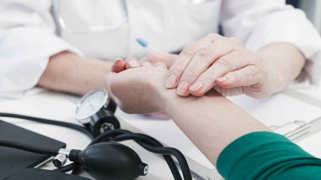 Pacjenci oczekują lepszej dostępności diagnostyki, większej koordynacji leczenia i bardziej przejrzystej komunikacji w systemie ochrony zdrowia