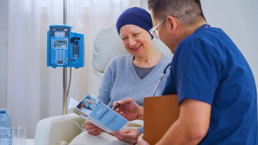 Światowy Dzień Onkologii – dlaczego tak ważna jest szybka diagnoza, co oznacza kompleksowe leczenie w onkologii i na czym polega szybka terapia onkologiczna