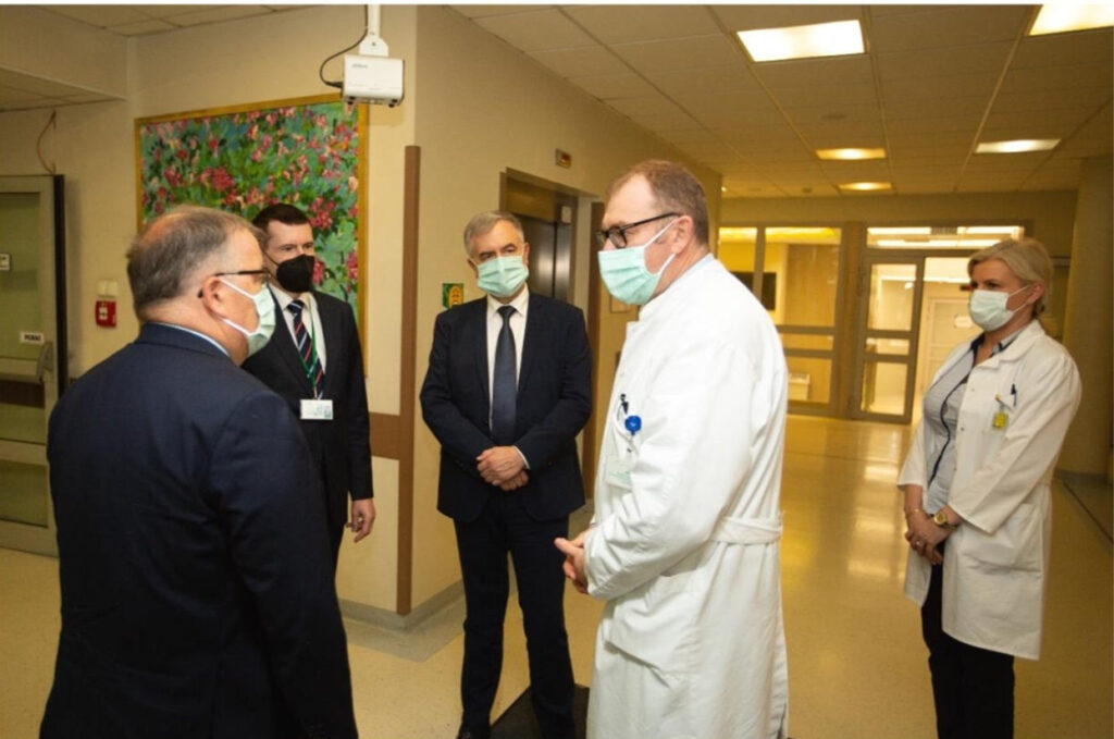 Minister Andrzej Dera i Marszałek Marek Woźniak w Wielkopolskim Centrum Onkologii w Poznaniu w związku z planami rozwoju placówki