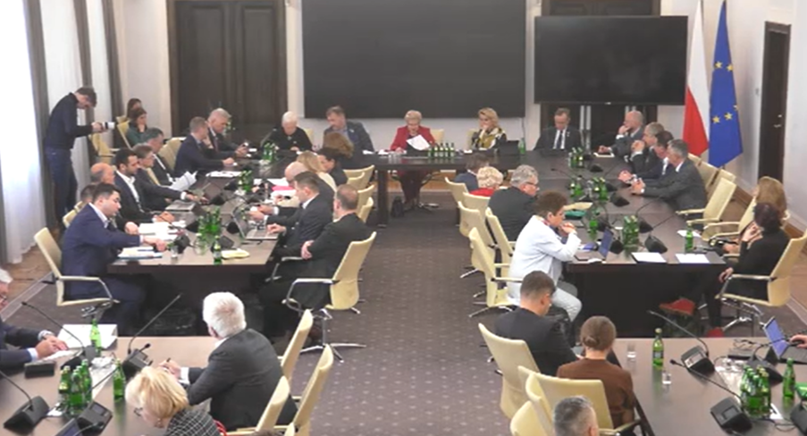 Beata Małecka-Libera apeluje o większą kontrolę punktów sprzedaży jednorazowych papierosów