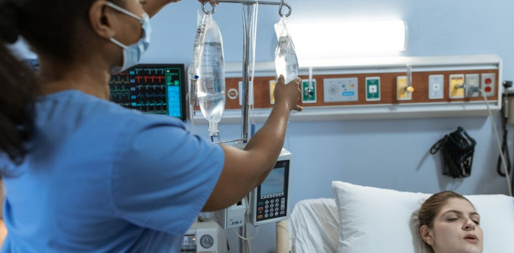 Między empatią a systemem. 12 maja obchodzimy Międzynarodowy Dzień Pielęgniarek i Położnych