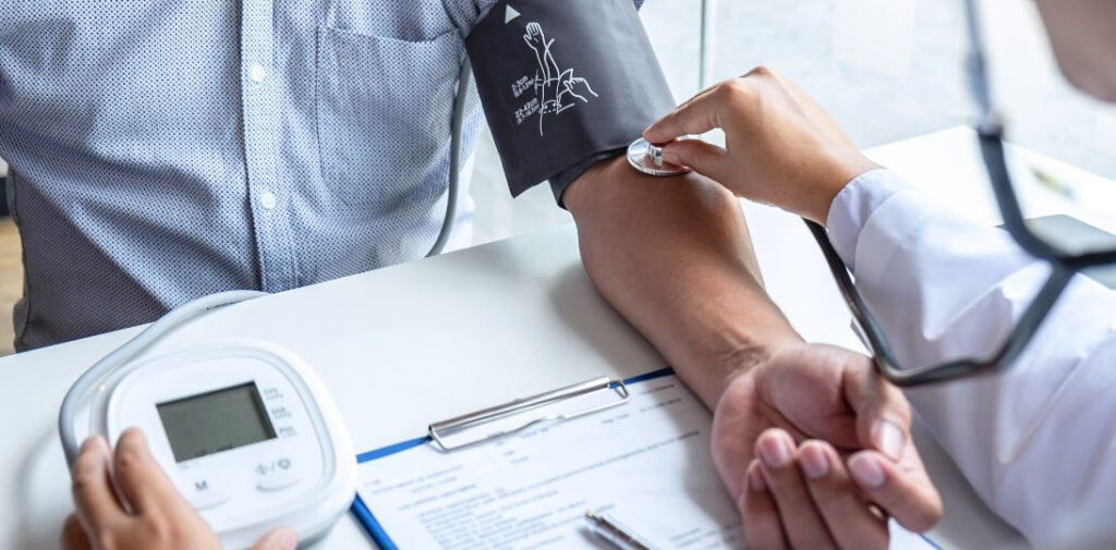 Nadciśnienie tętnicze dotyczy prawie 11 mln Polaków. Zbilansowana dieta i właściwe dobranie terapii wśród najpoważniejszych wyzwań w leczeniu