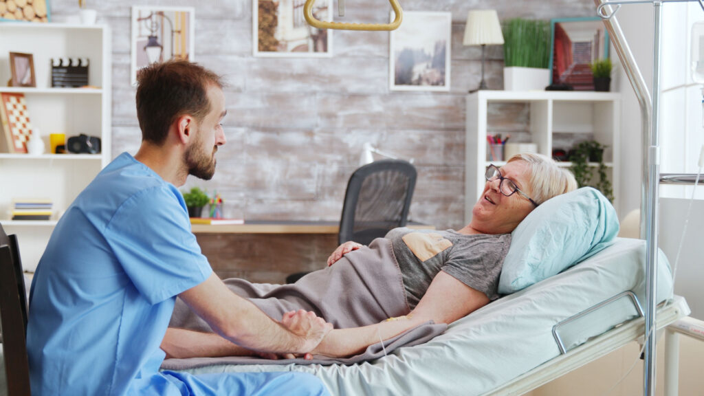 Opieka długoterminowa z wyższą wyceną świadczeń. Czy to początek realnych zmian?