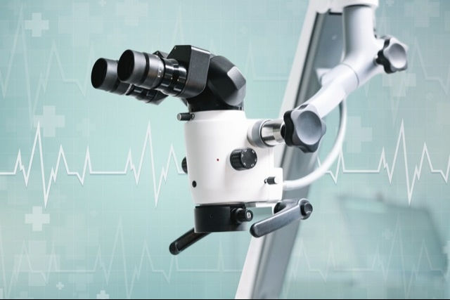 Ponad 100 szpitali w Polsce przeprowadza już zabiegi z wykorzystaniem robotów. Dołączają kolejne specjalizacje