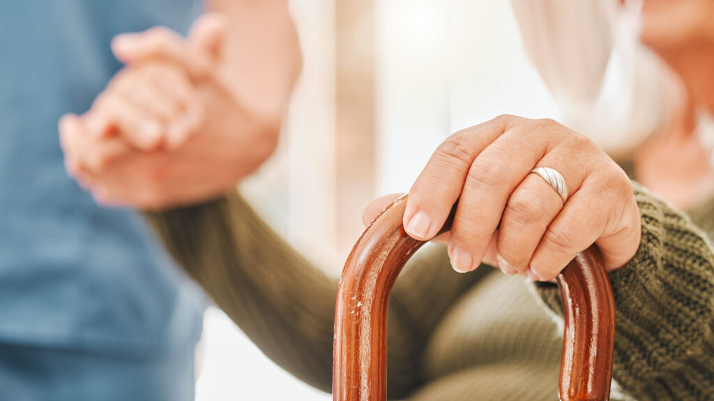 Duże zapotrzebowanie na usługi środowiskowe dla seniorów, ale brakuje kadr