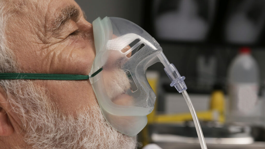Tysiące chorych w Polsce oddychają dzięki respiratorom w domu. Bez zmian w finansowaniu świadczeń nowi pacjenci pozostaną na długo w szpitalach