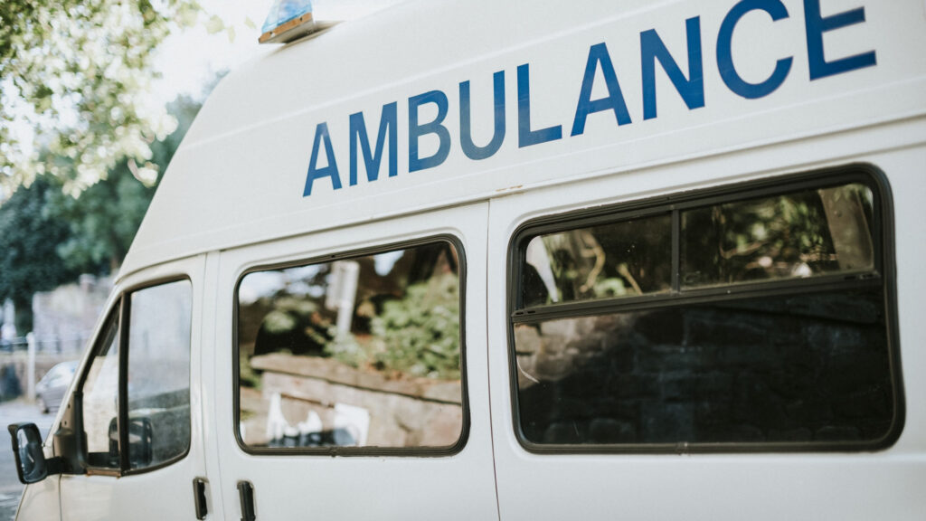 Kiedy przysługuje transport sanitarny? NFZ wyjaśnia zasady