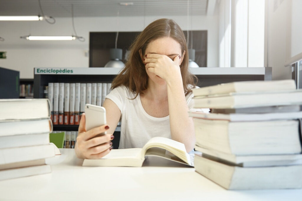 Stres podczas sesji egzaminacyjnej – jak wspierać zdrowie psychiczne studentów w czasie studiów