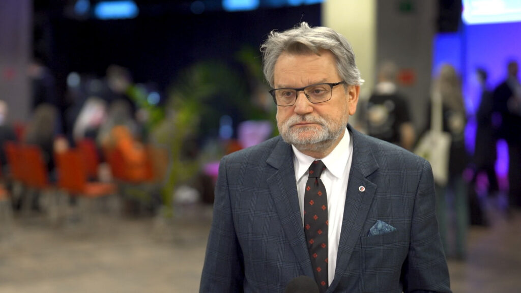 Medyczne fake newsy rozprzestrzeniają się jak choroby zakaźne: szybko i łatwo, najbardziej podatni są ludzie młodzi