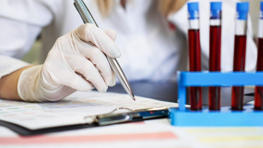 Nakłady na diagnostykę genetyczną to zaledwie 0,5 proc. wydatków na leczenie nowotworów. Potencjał nowoczesnych terapii nie jest w pełni wykorzystywany