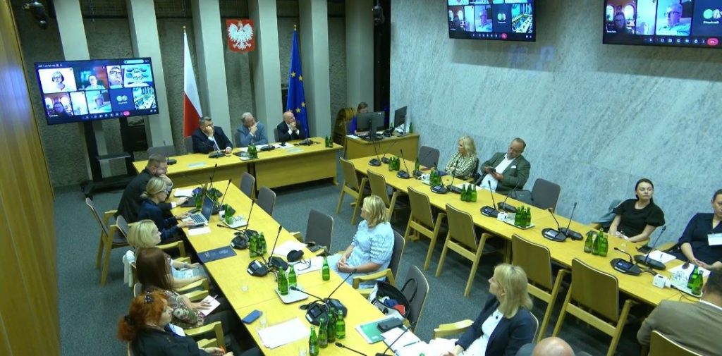 RDTL do przebudowy. Resort chce czasowego dostępu do terapii, eksperci obawiają się nowych barier