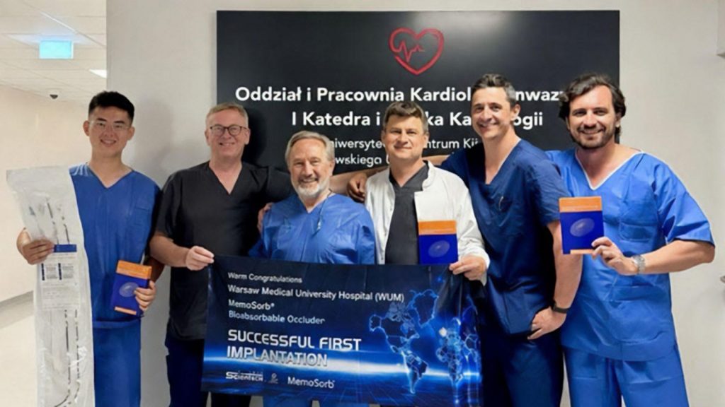 Sukces kardiologów z WUM. Pierwsza taka operacja w Polsce
