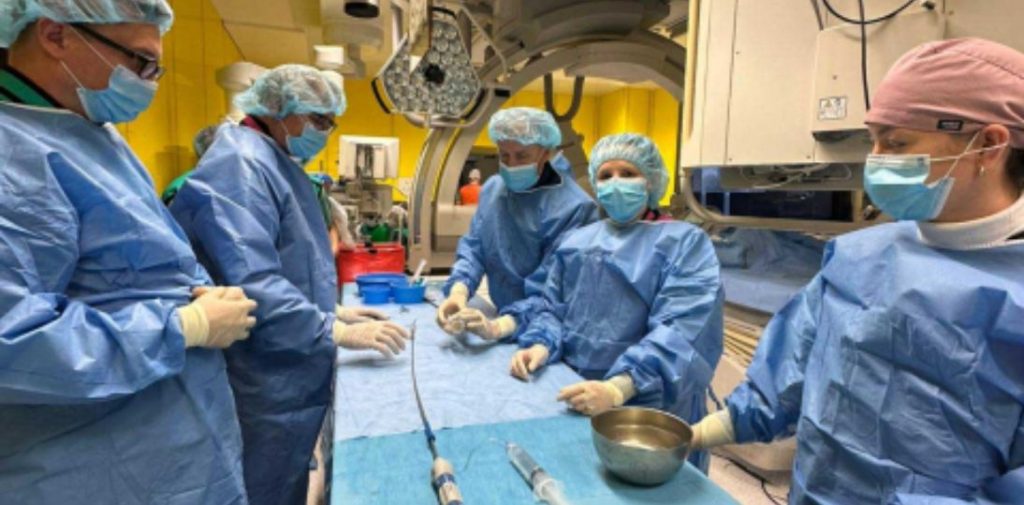 Małoinwazyjne zabiegi u dzieci z wadami serca. WUM rozwija program przezskórnej implantacji zastawki płucnej