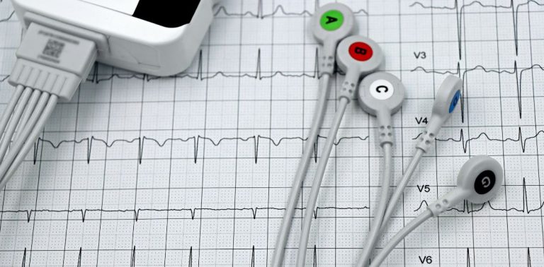 Godziny zapisu EKG na jednej kolorowej mapie. Naukowcy z Politechniki Warszawskiej opracowali nową metodę analizy pracy serca