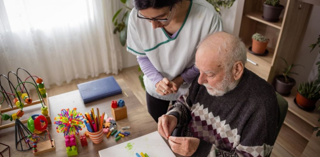 Wczesna diagnoza choroby Alzheimera coraz ważniejsza. W Polsce choruje ponad 600 tys. osób
