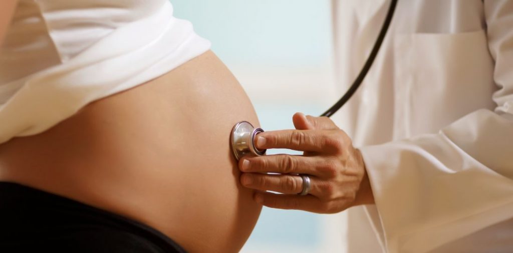 FASD w Polsce. Kampania „Ciąża bez alkoholu” przypomina: nie ma bezpiecznej dawki alkoholu w ciąży