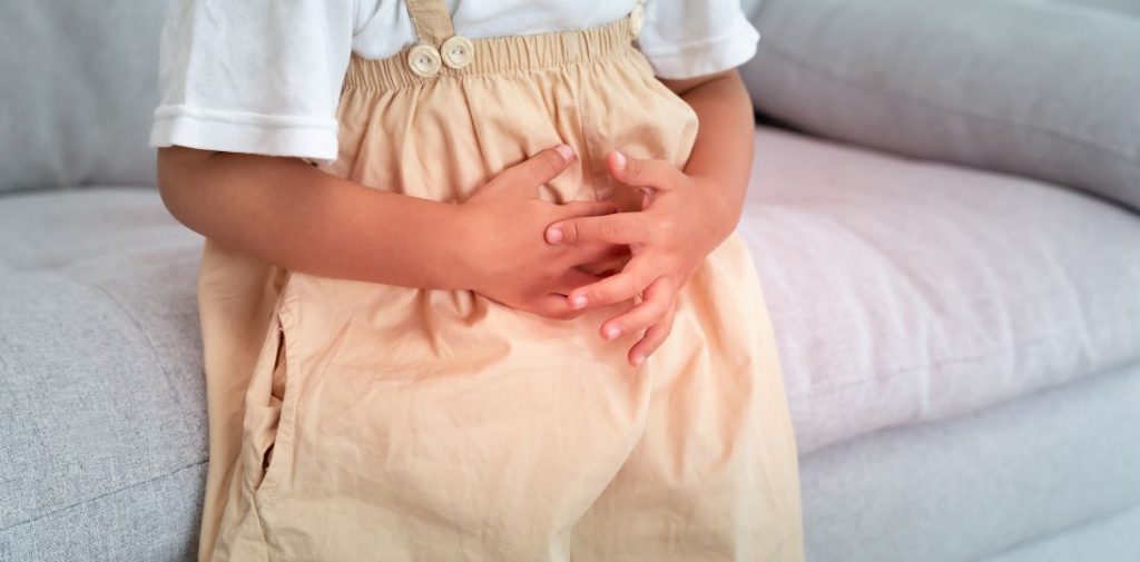 IBS u dzieci. Ból brzucha po powrocie do szkoły może mieć związek ze stresem i osią jelito-mózg