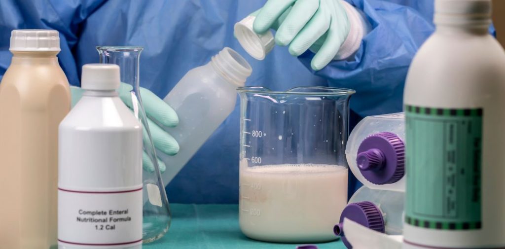 Dziś Światowy Dzień Żywienia Dojelitowego i Pozajelitowego. Polska zwiększa produkcję żywienia medycznego dla pacjentów na całym świecie