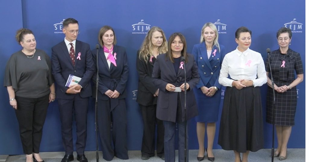 Różowy Październik: nie odkładajcie badań na później. Wczesne wykrycie raka piersi daje szansę na wyleczenie